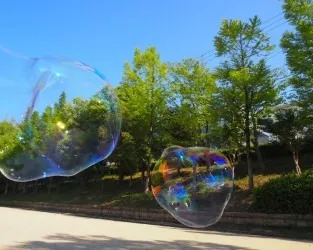 実は大人にもおすすめ！シャボン玉の癒し効果
